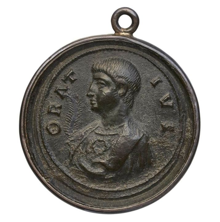 (contorniate Médaillon Horace Rome (...)Horace (0065-0008 btv1b11343890r 1 (cropped) (Horace and Persius)